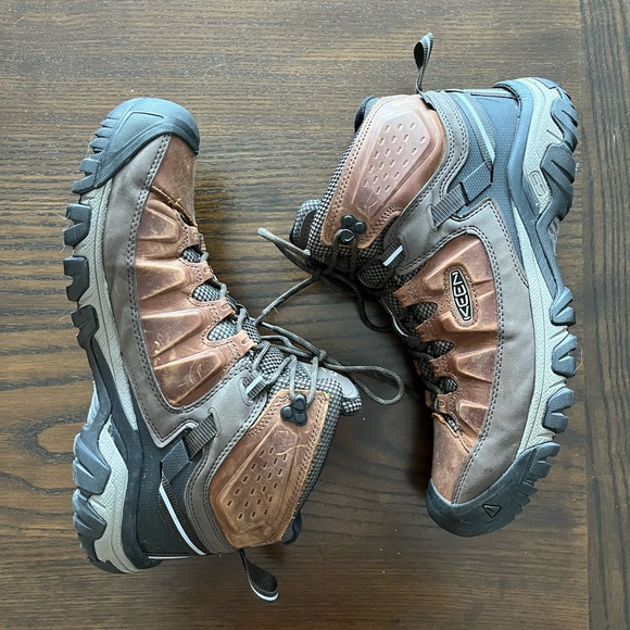 SOLD / KEEN Waterproof Hiking Boots - Picture 3 of 9